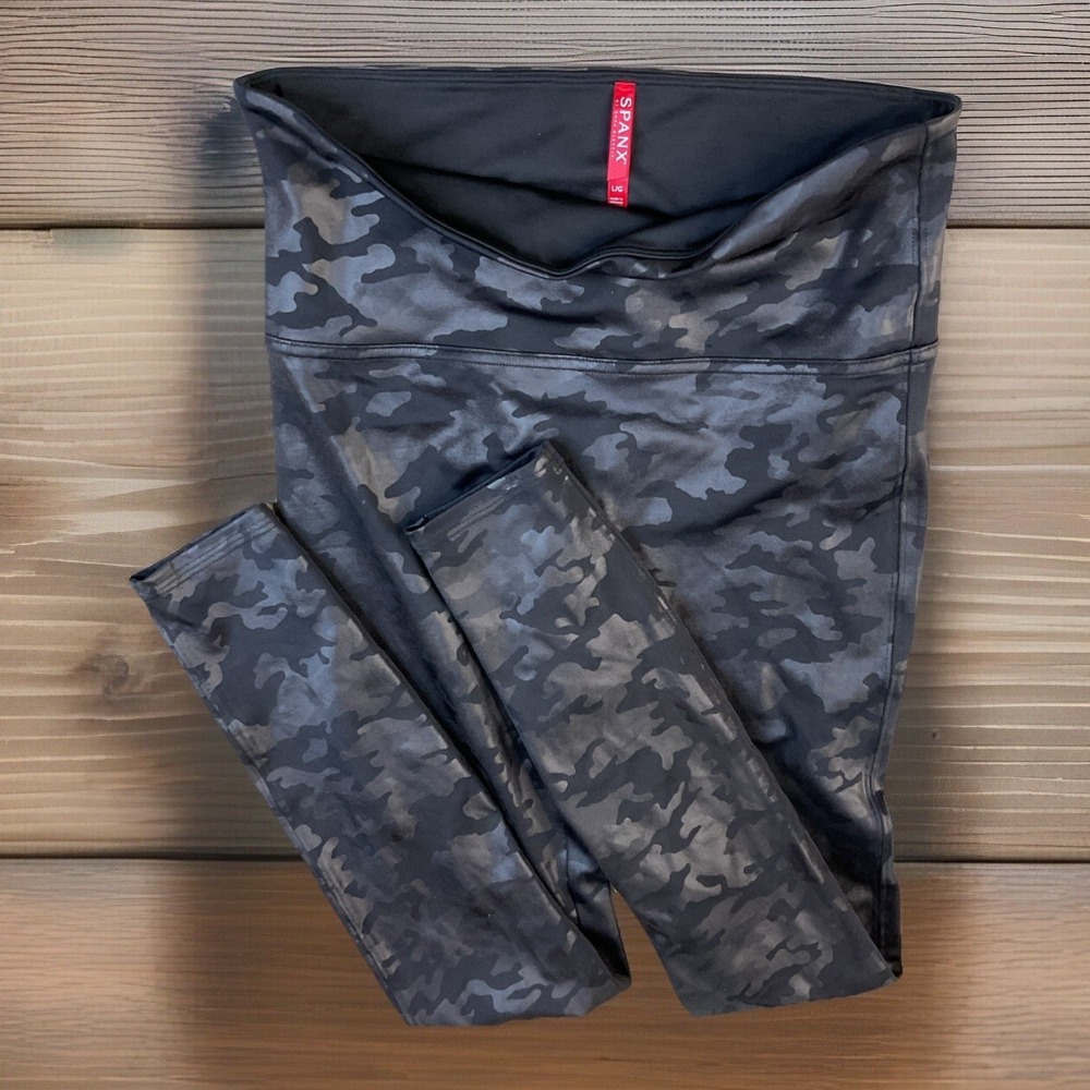 Spanx Womens Faux Leather Camo Leggings‎ Sz L Matte Black High Rise Shape 20185R